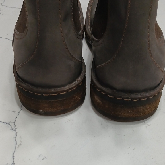 Men's Gray Chelsea Boots - Picture 2 of 7